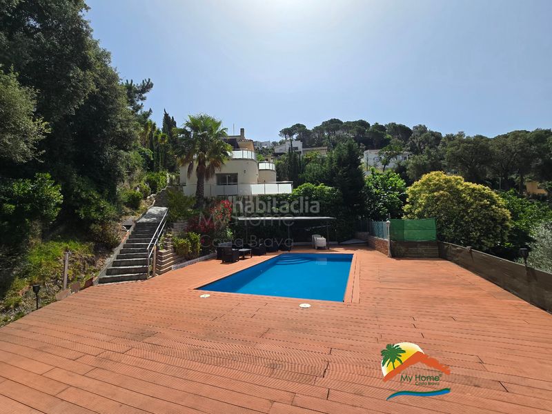 Foto 7bb9b38a-d583-4357-b3a7-9a8178ff0e73. Casa amb calefacció aparcament piscina a Serra Brava Lloret de Mar
