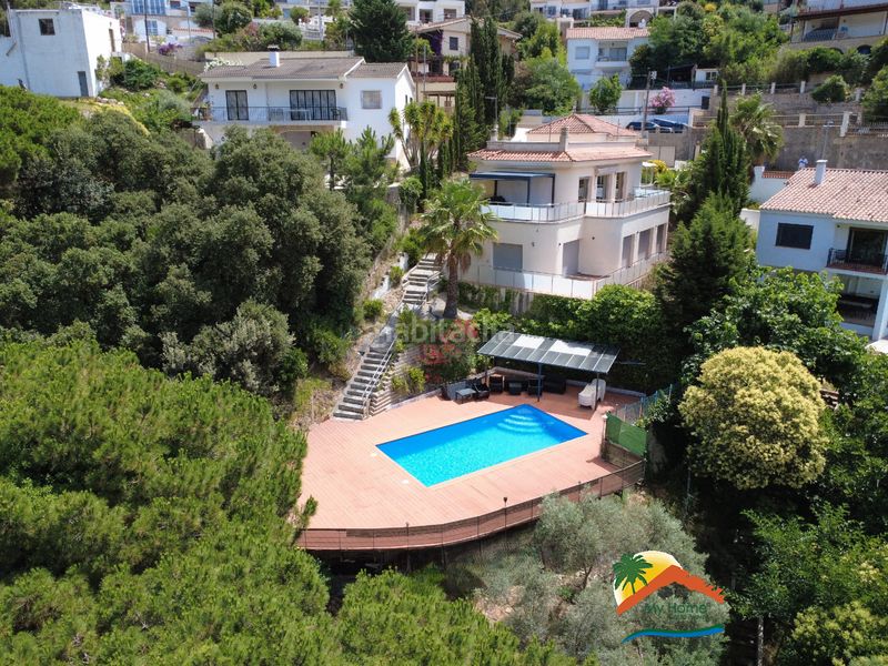 Foto 8f73afc9-1a0b-45b9-8912-23b9e64a418f. Casa amb calefacció aparcament piscina a Serra Brava Lloret de Mar