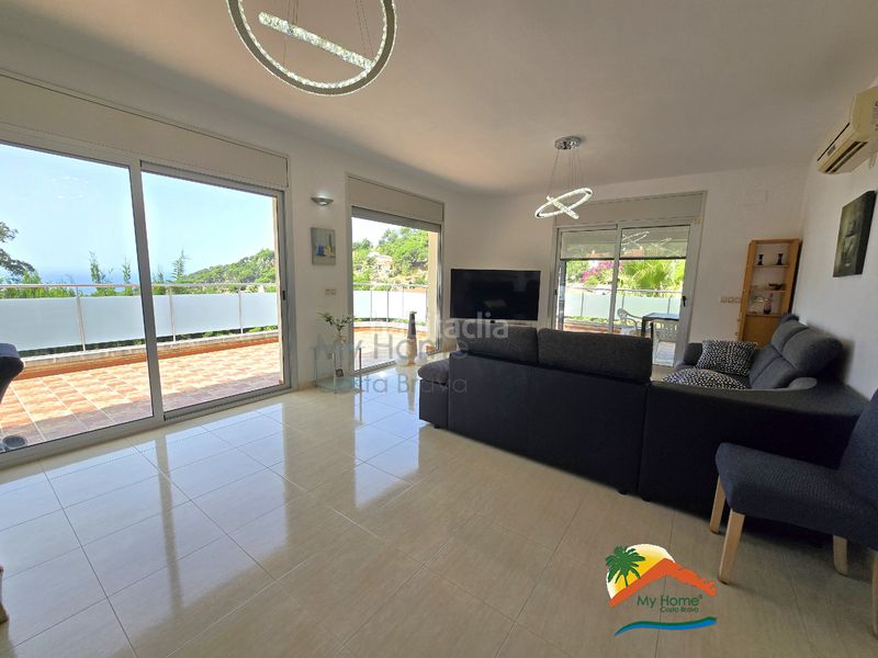 Foto b8965d2d-4ba5-4d52-a556-75380057cfcb. Casa amb calefacció aparcament piscina a Serra Brava Lloret de Mar