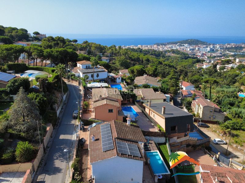 Foto 1dbda2f7-8bc1-4672-9fde-176ecb5fd6b6. Casa amb calefacció aparcament piscina a Roca Grossa Lloret de Mar