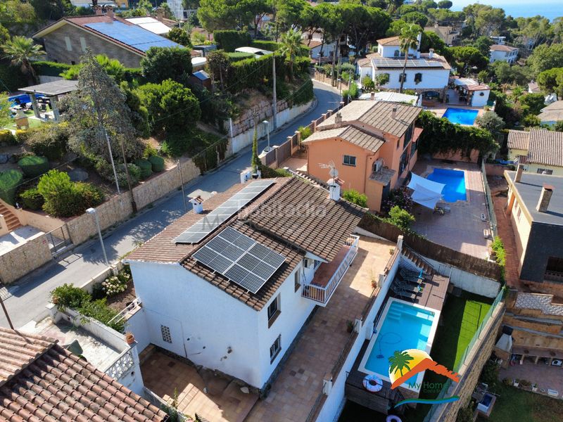 Foto 9eccd37c-f957-4676-ae70-8154c876daeb. Casa amb calefacció aparcament piscina a Roca Grossa Lloret de Mar
