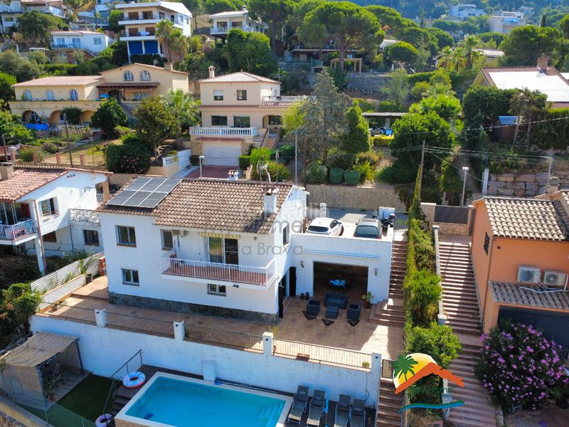 Foto c5182e3e-292e-47bc-9ee5-f5d6d530eb5b. Casa amb calefacció aparcament piscina a Roca Grossa Lloret de Mar