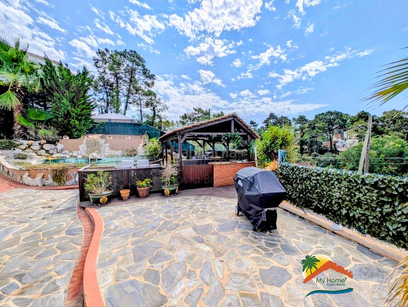 Foto 1db1a2a7-117d-4516-9132-39dac4ebae4a. Casa amb xemeneia calefacció aparcament piscina a Lloret de Mar