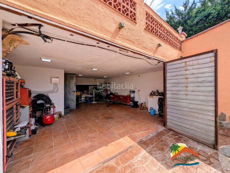 Foto 63f373b7-3406-4e10-9384-350a7ad9b0ed. Casa amb xemeneia calefacció aparcament piscina a Lloret de Mar