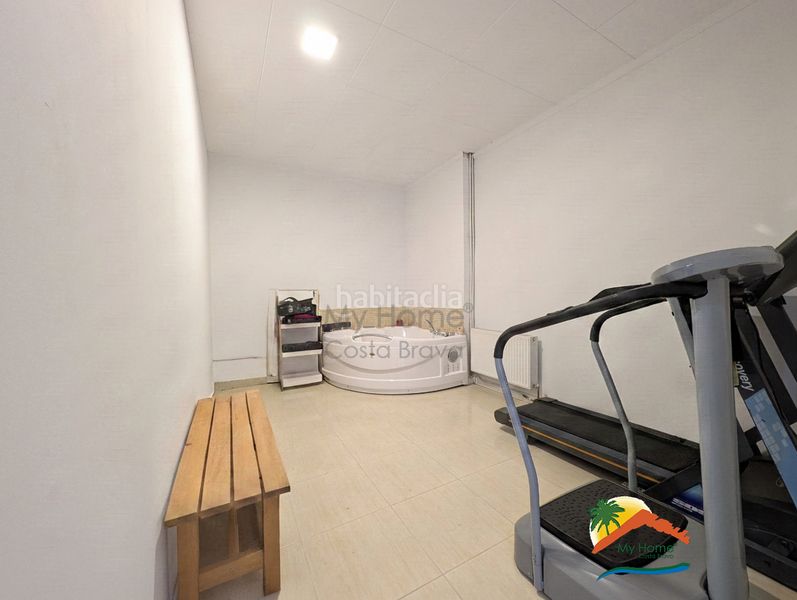 Foto 6ef4707d-fa46-4182-ba71-5d47335ce322. Casa amb xemeneia calefacció aparcament piscina a Lloret de Mar
