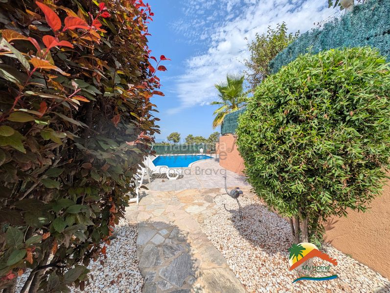 Foto a45908d2-5290-49af-ae4c-83fedb88179d. Casa amb xemeneia calefacció aparcament piscina a Lloret de Mar