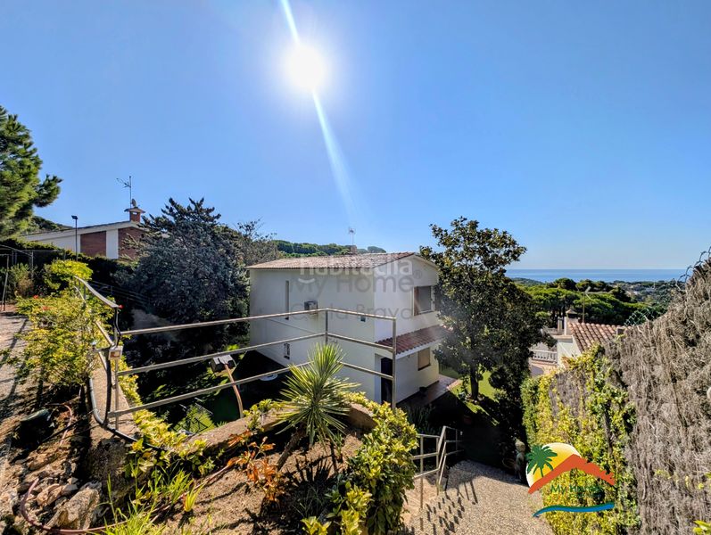 Foto 88b44713-290e-4803-a169-76feb1fe29ee. Casa amb xemeneia calefacció aparcament a Roca Grossa Lloret de Mar