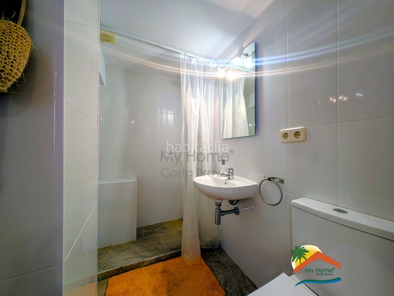 Foto ad068ad8-b090-4a1f-b0eb-14dae306269a. Casa amb xemeneia calefacció aparcament a Roca Grossa Lloret de Mar