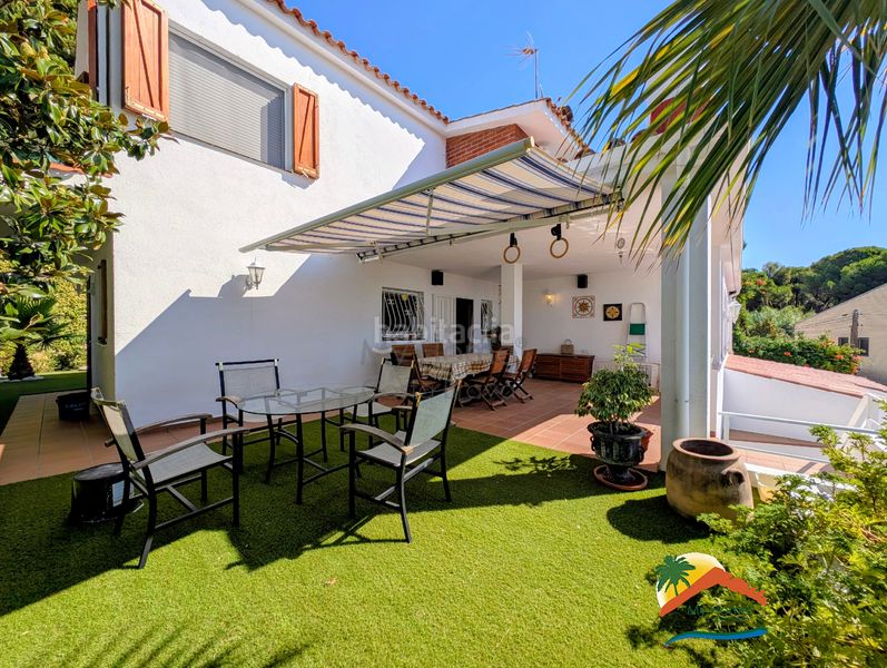 Foto ca878bd3-33ea-4dc3-baa4-59da5a496b8e. Casa amb xemeneia calefacció aparcament a Roca Grossa Lloret de Mar