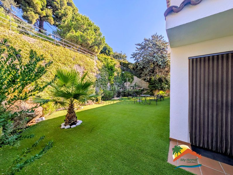 Foto d40fb13b-803a-4967-a03e-811165a98f88. Casa amb xemeneia calefacció aparcament a Roca Grossa Lloret de Mar