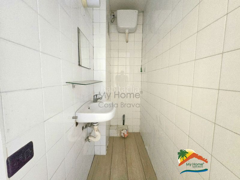 Foto 4f304d4a-920b-4a5f-bb4d-b9f6d3b2a729. Pis amb xemeneia a Centre Lloret de Mar