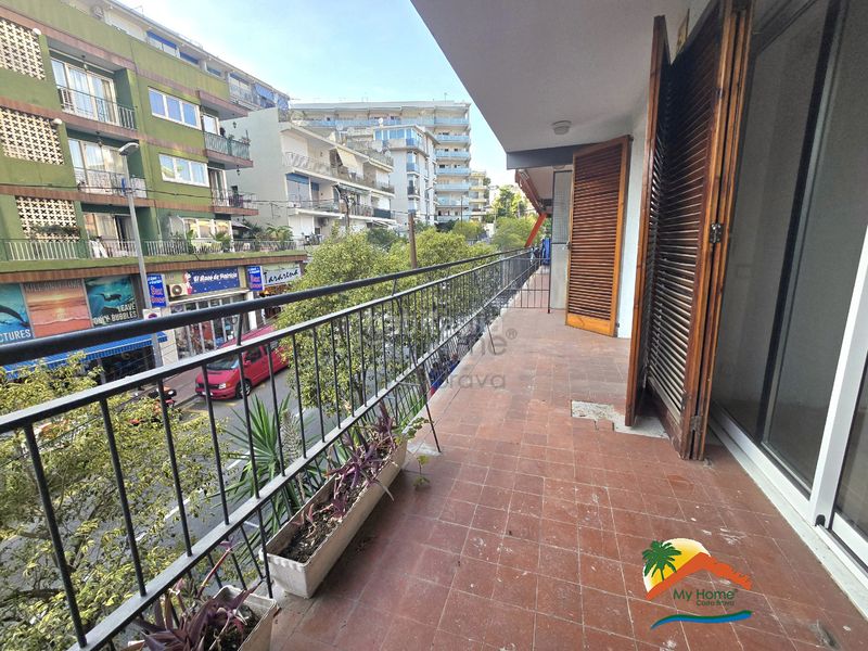 Foto 89b23b75-101d-4eb5-a163-2e85f413ff7c. Pis amb xemeneia a Centre Lloret de Mar