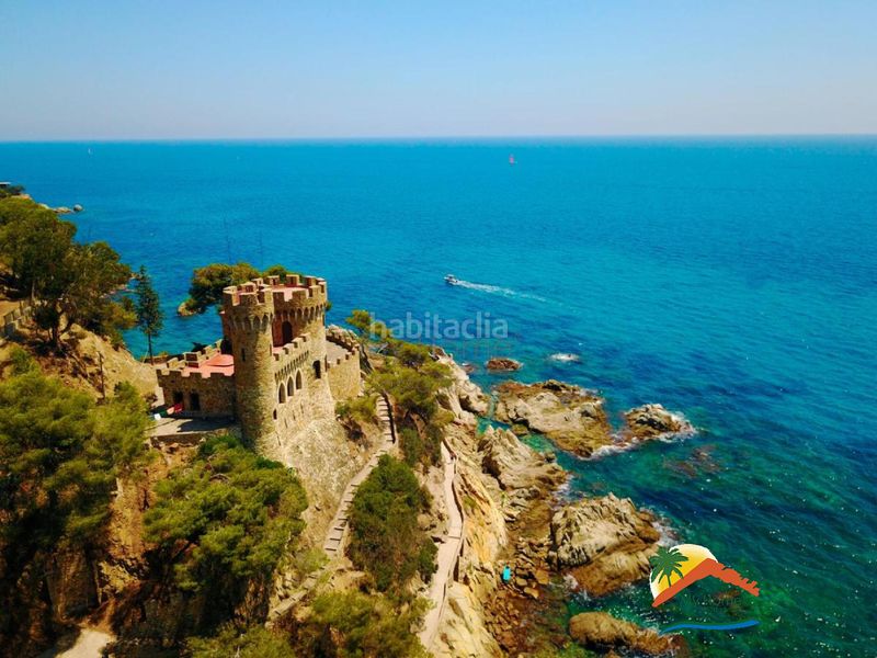Foto b529f349-f21d-4d0f-aefe-cfd7ca33cecc. Pis amb xemeneia a Centre Lloret de Mar