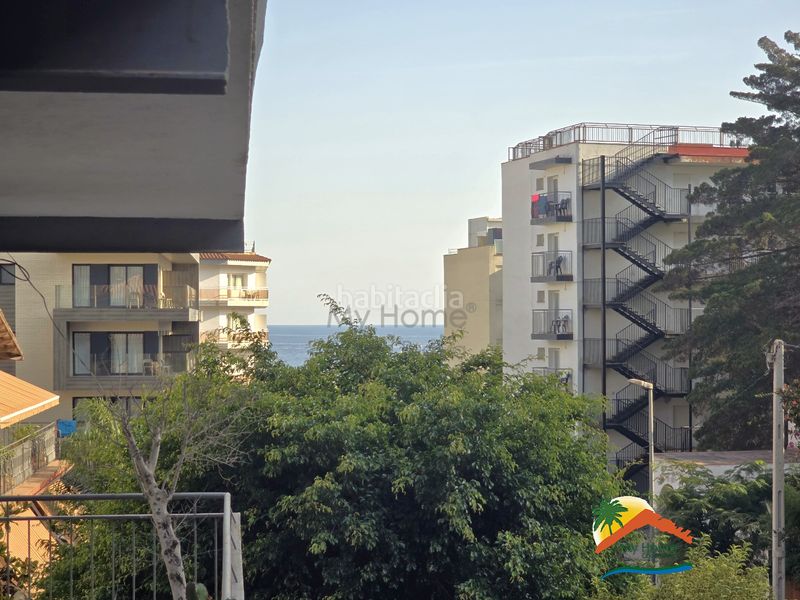 Foto c926336d-a411-446d-8e3d-ed47e05a8bcb. Pis amb xemeneia a Centre Lloret de Mar