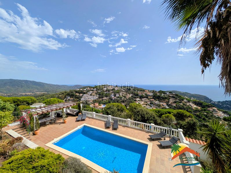 Foto 5bb2efee-897b-4729-a24f-c7445e2600dd. Casa amb xemeneia calefacció aparcament piscina a Lloret de Mar