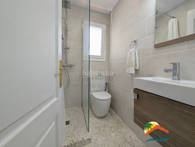 Foto 6b13cfb7-f406-4e98-ad56-a8ff9e24e543. Casa amb xemeneia calefacció aparcament piscina a Lloret de Mar