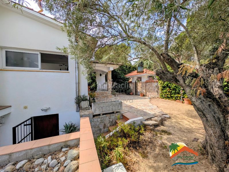 Foto c87f52c0-6b87-4d78-8d88-c8e1a0cbc80c. Casa amb xemeneia calefacció aparcament piscina a Lloret de Mar
