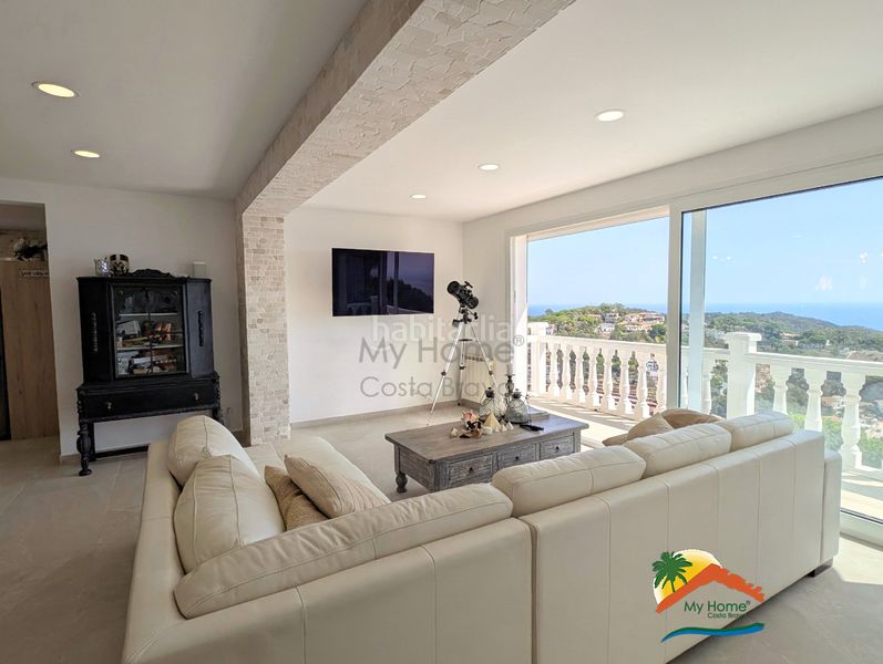 Foto d4f33e2a-03fb-4686-b09e-c5b0131210cc. Casa amb xemeneia calefacció aparcament piscina a Lloret de Mar