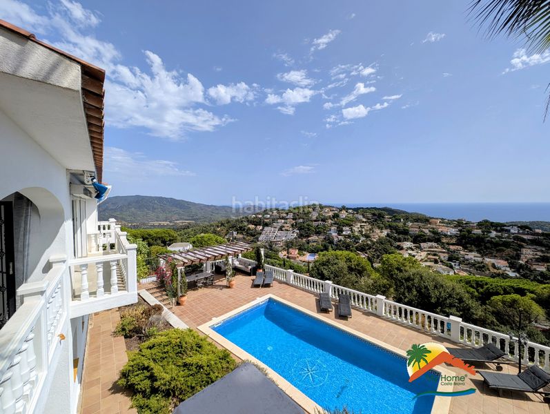 Foto dcaef372-24bd-4d21-82e1-a47690afb84a. Casa amb xemeneia calefacció aparcament piscina a Lloret de Mar