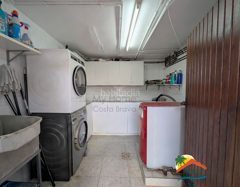 Foto e015c87d-9f60-46fc-bb6d-8794e6efb848. Casa amb xemeneia calefacció aparcament piscina a Lloret de Mar