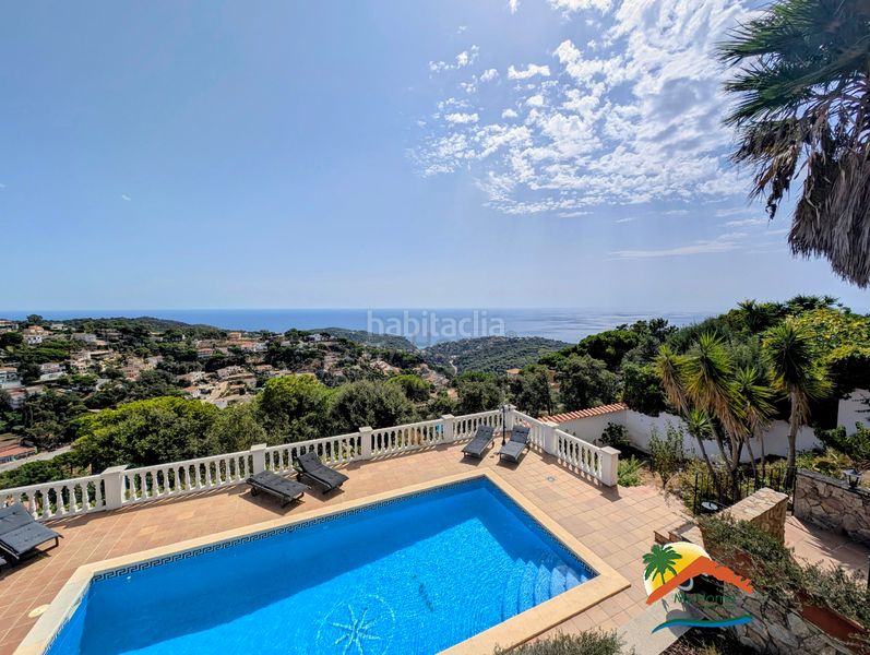 Foto fa482fc2-9453-42a2-a948-c2706e7064cd. Casa amb xemeneia calefacció aparcament piscina a Lloret de Mar