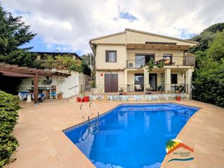 Maison à Serra Brava. R02661 bonita casa con piscina, vistas al mar y a la montaña en