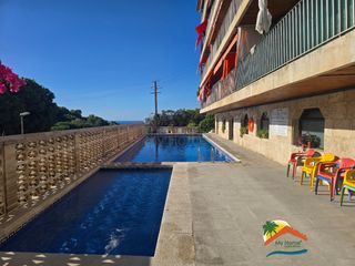 Apartment  Avinguda doctor fleming 66. R02665 apartamento con vistas al mar , piscina y parking comunit