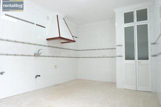 Casa a Trebujena. Oportunidad. casa de una sola planta con solarium azotea de casi
