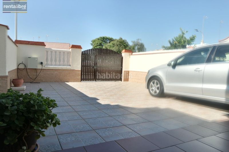 Foto b6968287-8d28-4f75-bb02-b601119ad87f. Casa adossada amb calefacció aparcament a La Laguna Chipiona