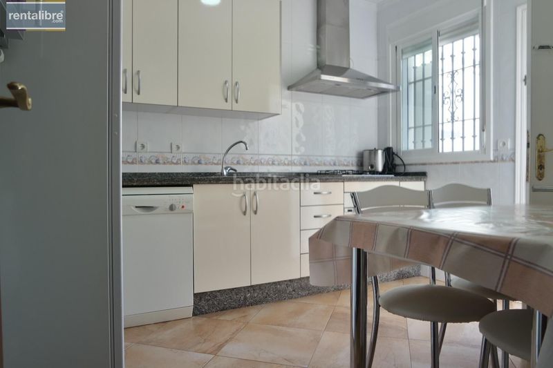 Foto d1db91e5-87e9-47e4-a2af-e64a304df371. Casa adossada amb calefacció aparcament a La Laguna Chipiona