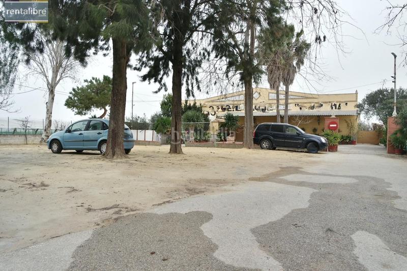Foto a2f15c0f-e38c-4753-af3f-932bc7ae9883. Masía casa salon de celebraciones grande y local de celebracion pequeño con barbacoa en Sanlúcar de Barrameda