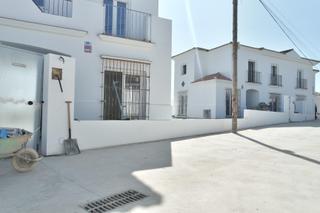 Casa aparellada a V Centenario-Piletas-Capuchinos. No es un sueño, es real casi un 30 de descuento