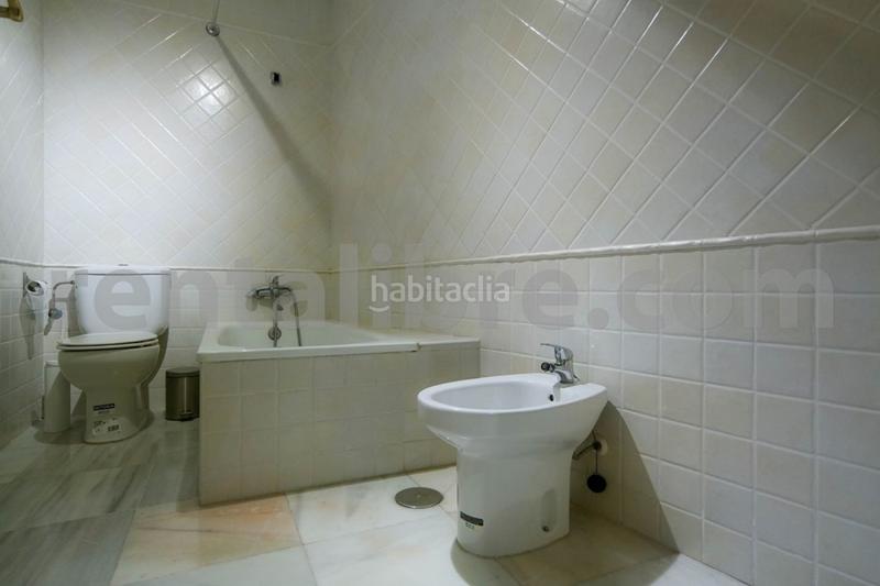 Foto a8dac3b3-562a-4c7b-87ce-6a26e26f0cc8. Location attique avec parking dans Centro Jerez de la Frontera