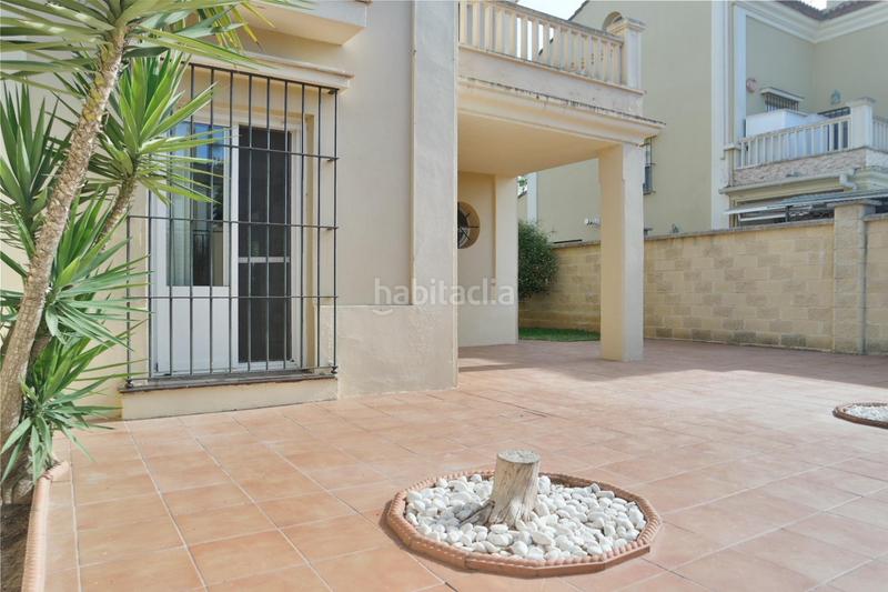 Foto ce48a4df-3530-45b2-a883-df3f086056bb. Casa bifamiliare con parcheggio in V Centenario-Piletas-Capuchinos Sanlúcar de Barrameda