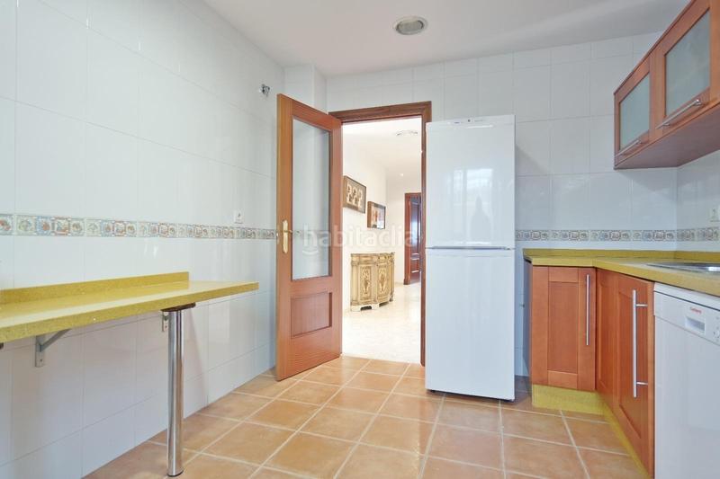 Foto 01d5e254-f04d-4673-bdc8-df08042f2400. Casa aparellada amb aparcament a Caballero Bonald-S. José Obrero-Guadalcacín Jerez de la Frontera