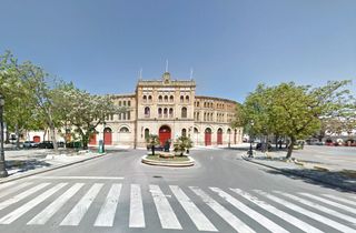 Casa adossada a Plaza de Toros - Ayuntamiento. Finca para reformar en casco historico del puerto de santa maria