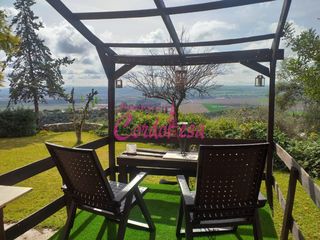 Mas à Almodóvar del Río. Magnífica casa con terreno hipotecable y vistas panorámicas en c