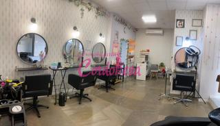 Traspàs Local Comercial a Centro. Se traspasa peluqueria, sala de estetica y sala en planta baja m
