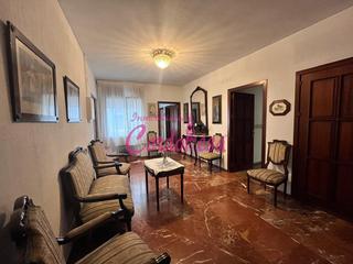 Appartement à Centro. Magnifico piso en zona entre colon y tendillas con garaje y trat