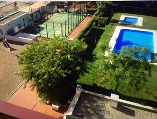 Rent Flat in Ciudad Jardín - Zoco. Piso de pocos años de construccion junto hospital quiron