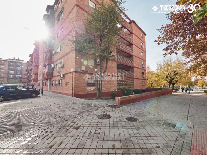 Foto b9f600b6-b793-4f70-addb-25614028fd47. Car parking in Joaquina Eguaras Granada