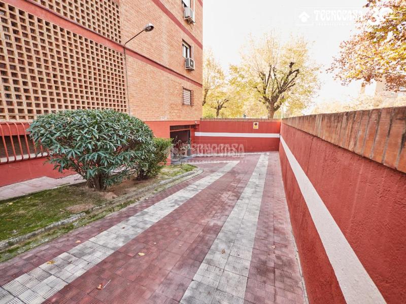 Foto d0c3cfd6-aa72-4117-99c5-a9da0d65ce31. Car parking in Joaquina Eguaras Granada