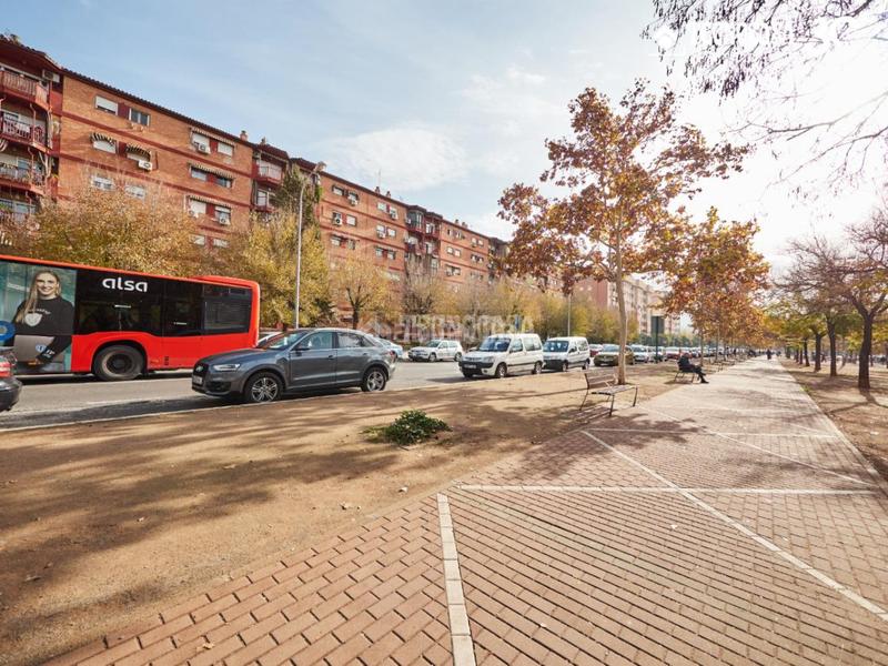 Foto ee276460-346f-46b6-b24c-3f599a7157d0. Car parking in Joaquina Eguaras Granada