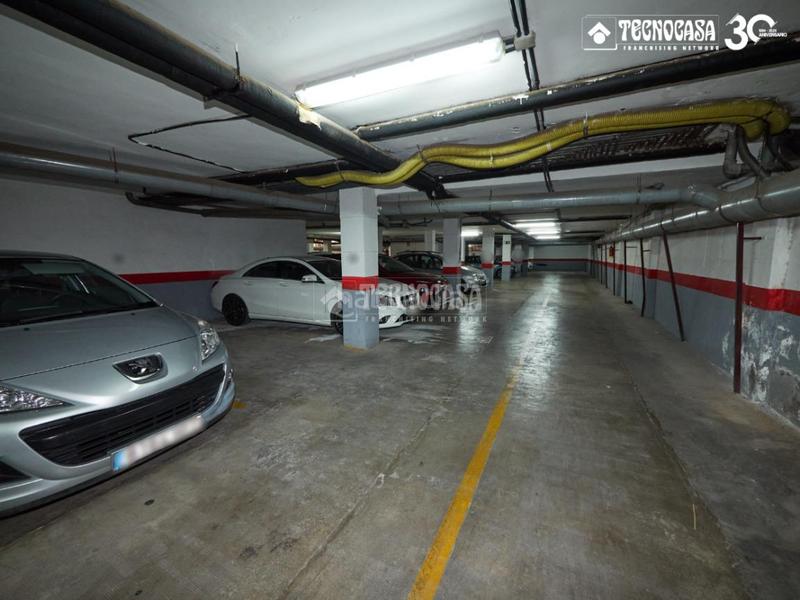 Foto f848ca97-e38f-4005-ba46-db9f4f61da5b. Car parking in Joaquina Eguaras Granada