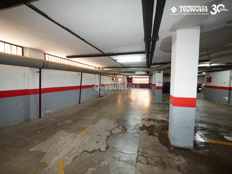 Foto f99ec0a6-9cd5-4dec-98fd-321c782b2b1a. Car parking in Joaquina Eguaras Granada