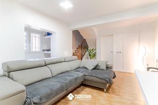 Casa aparellada en La Paz. Casa en venta en granada