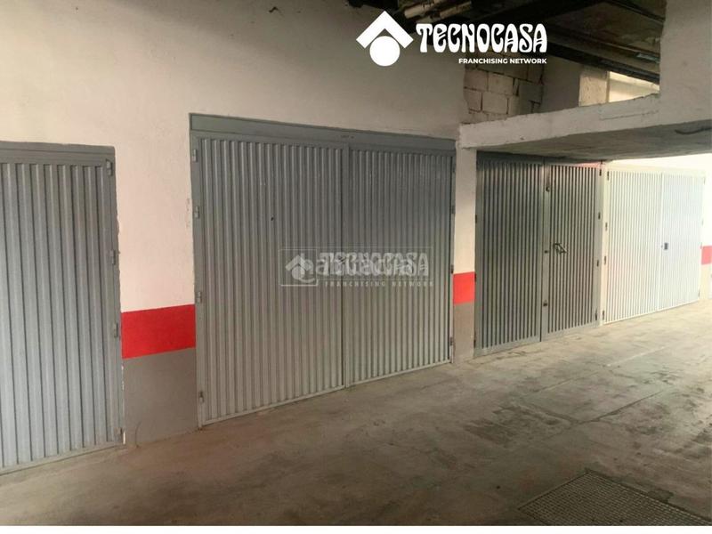 Foto 2e5e3587-df6b-46b2-82b1-a5dae84d9679. Aparcament cotxe a parque nueva Granada Granada