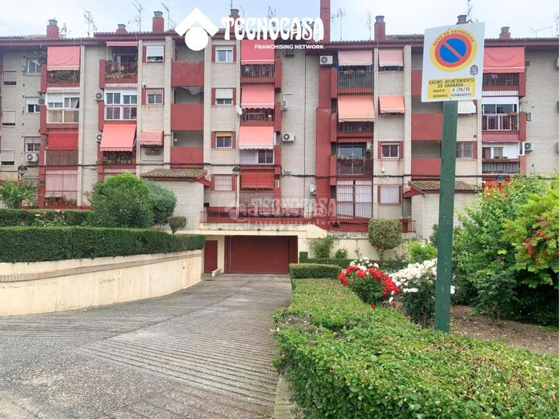 Foto 35bc0b4a-4384-4450-988a-37d40d53e276. Aparcament cotxe a parque nueva Granada Granada