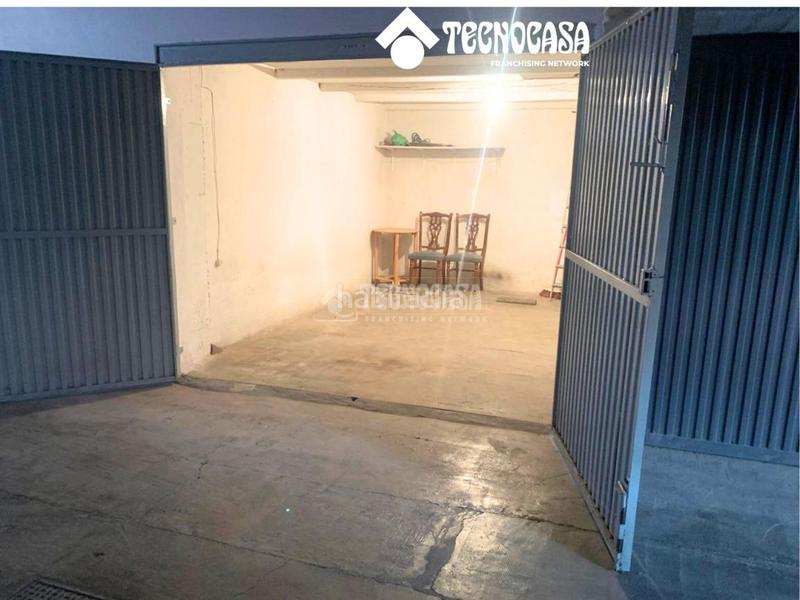 Foto def48489-ad1b-4faf-8bb3-5aaa9314c334. Aparcament cotxe a parque nueva Granada Granada