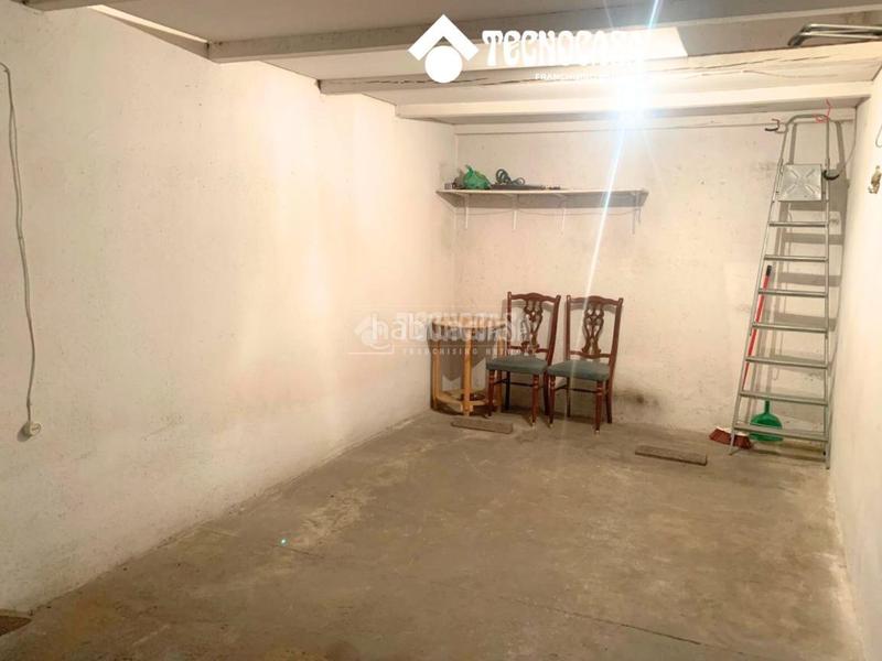 Foto fdc9ff39-e939-4b10-8a6a-c4e0c07ba506. Aparcament cotxe a parque nueva Granada Granada